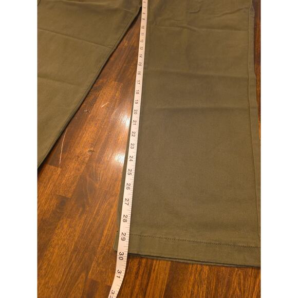 Amazon Essentials Men's 38x30 Classic Fit Chino Pants Olive Green NWT Casual - Picture 4 of 5